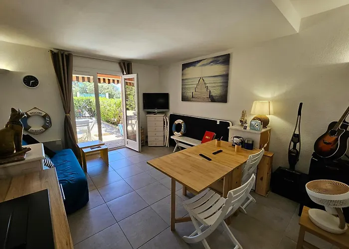 Presqu'ile De Giens, Maison Rdc Avec Acces Et Jardin Prives Sans Vis-a-vis, Piscine, Plages A 2 Min A Pieds