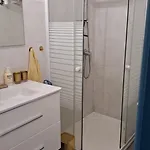 Appartement Presqu'ile De Giens, Maison Rdc Avec Accès Et Jardin Privés Sans Vis-à-vis, Piscine, Plages à 2 Min à Pieds