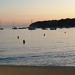 Апартаменты Presqu'ile De Giens, Maison Rdc Avec Acces Et Jardin Prives Sans Vis-a-vis, Piscine, Plages A 2 Min A Pieds