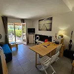 Presqu'ile De Giens, Maison Rdc Avec Acces Et Jardin Prives Sans Vis-a-vis, Piscine, Plages A 2 Min A Pieds