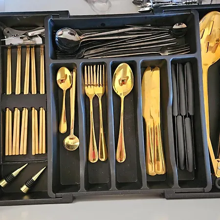 Giens Peninsula Seaside Villa: Private Garden, Pool, And Access *