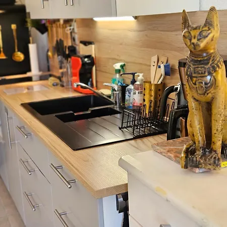 Giens Peninsula Seaside Villa: Private Garden, Pool, And Access *