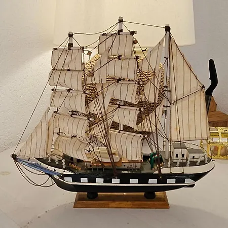 Giens Peninsula Seaside Villa: Private Garden, Pool, And Access *