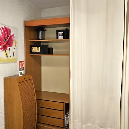 Giens Peninsula Seaside Villa: Private Garden, Pool, And Access Apartment