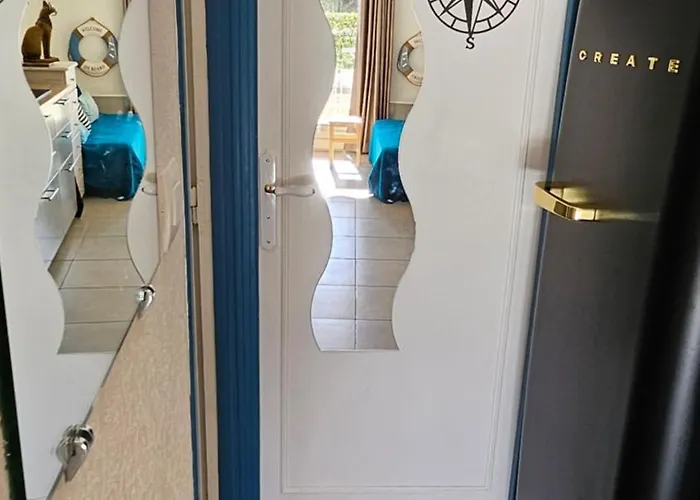 Presqu'ile De Giens, Maison Rdc Avec Acces Et Jardin Prives Sans Vis-a-vis, Piscine, Plages A 2 Min A Pieds